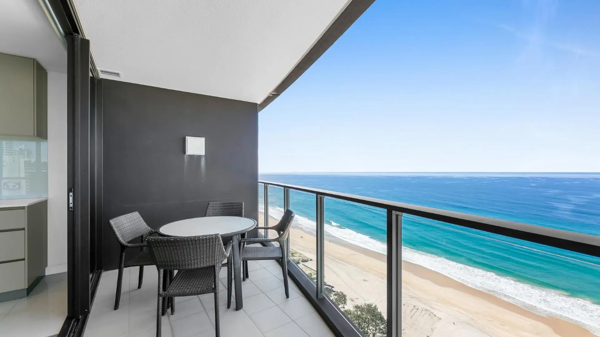Wonderful 2-Bed With Pool, Gym & Scenic Views Apartment Gold Coast