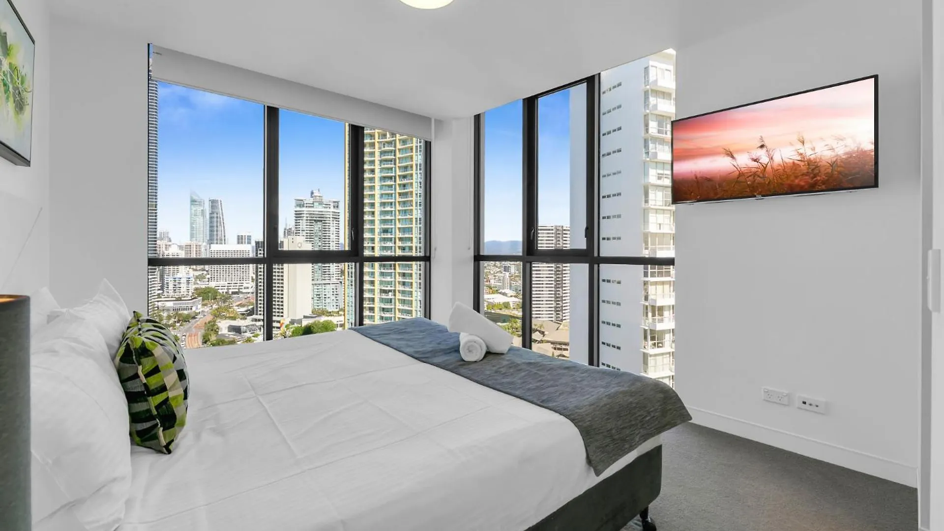 Wonderful 2-Bed With Pool, Gym & Scenic Views Apartment Gold Coast Australia