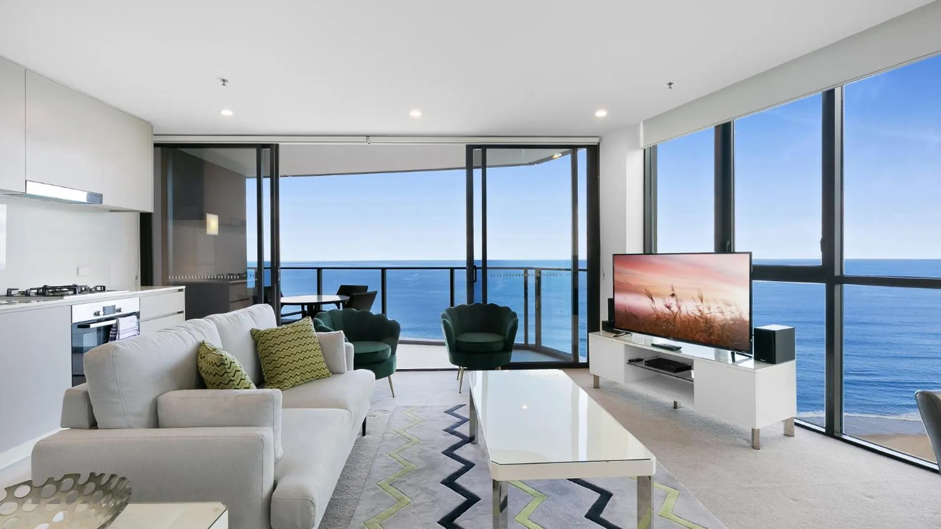 Wonderful 2-Bed With Pool, Gym & Scenic Views location