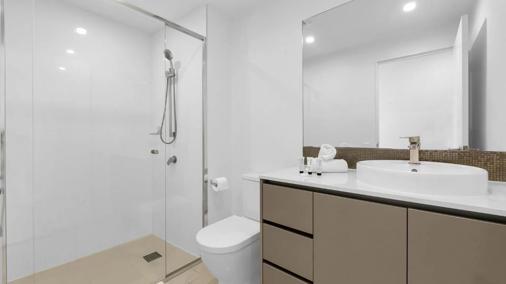 Wonderful 2-Bed With Pool, Gym & Scenic Views Apartment Gold Coast Australia