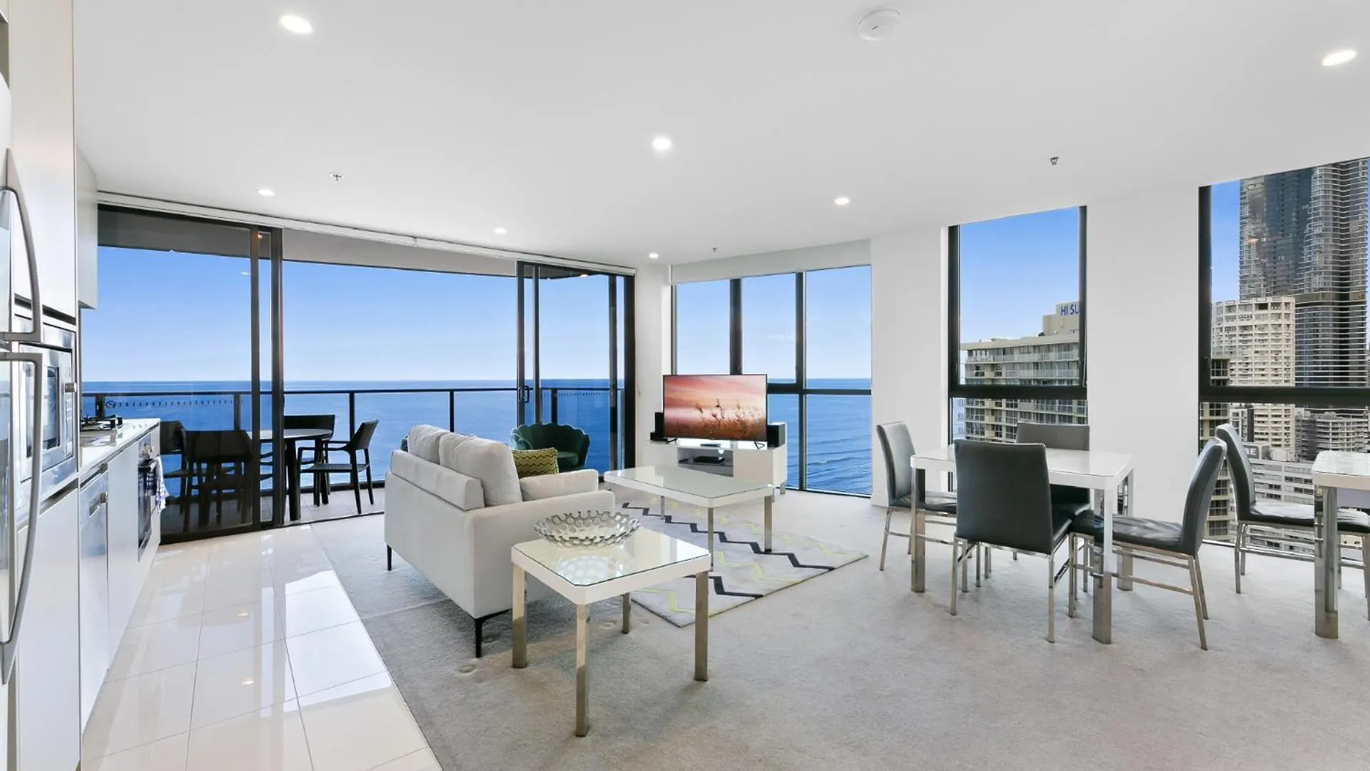 Wonderful 2-Bed With Pool, Gym & Scenic Views Apartment Gold Coast