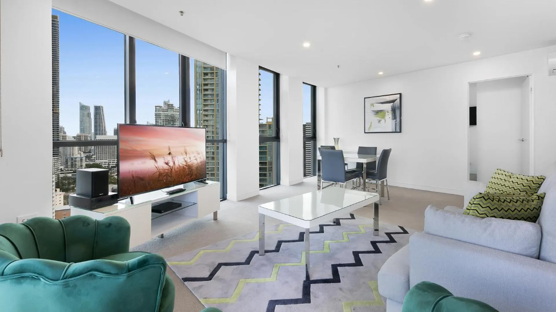 Wonderful 2-Bed With Pool, Gym & Scenic Views Apartment Gold Coast