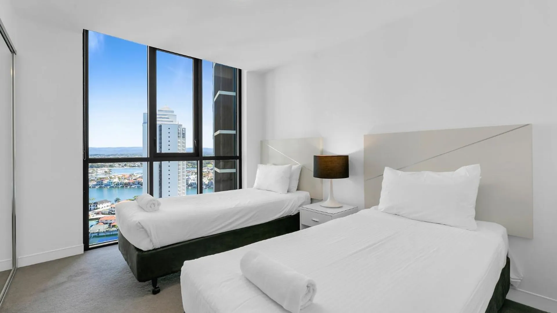 Wonderful 2-Bed With Pool, Gym & Scenic Views Apartment Gold Coast