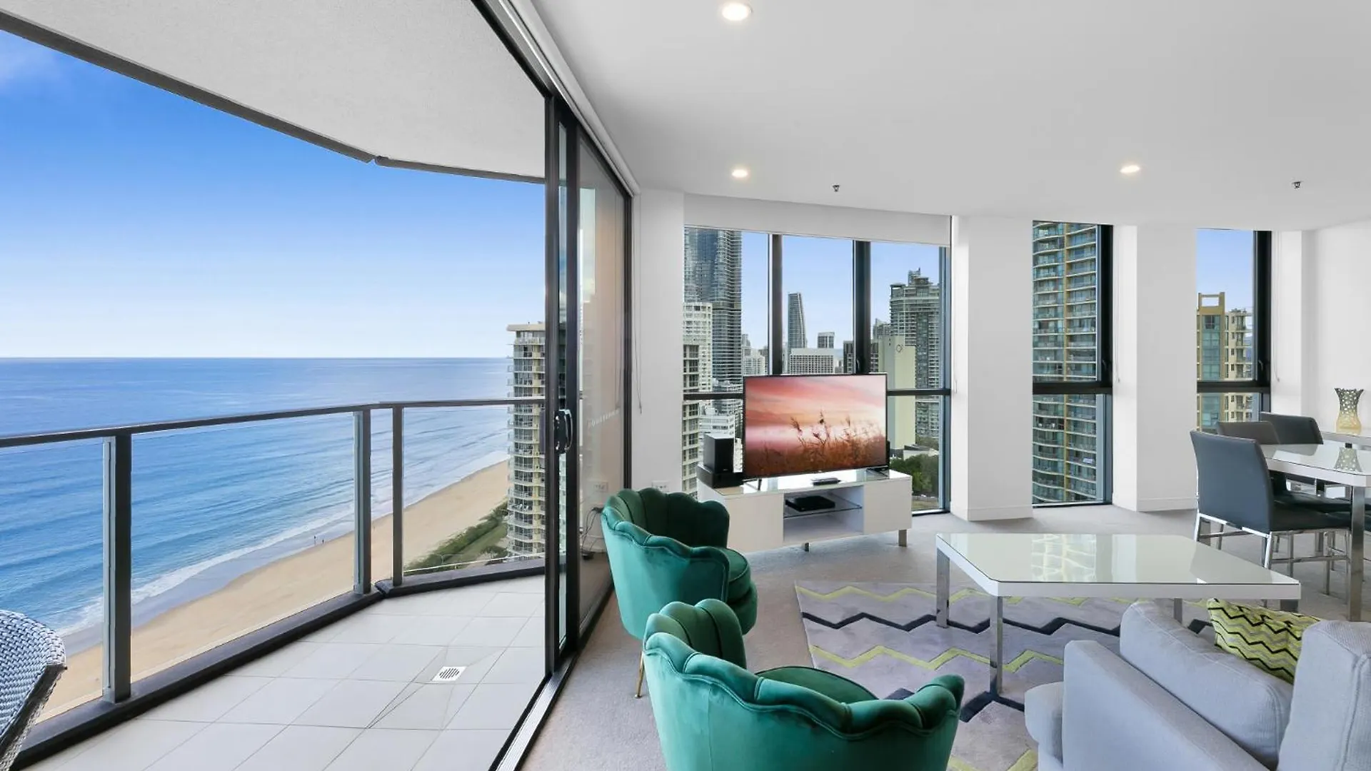 Wonderful 2-Bed With Pool, Gym & Scenic Views Apartment Gold Coast