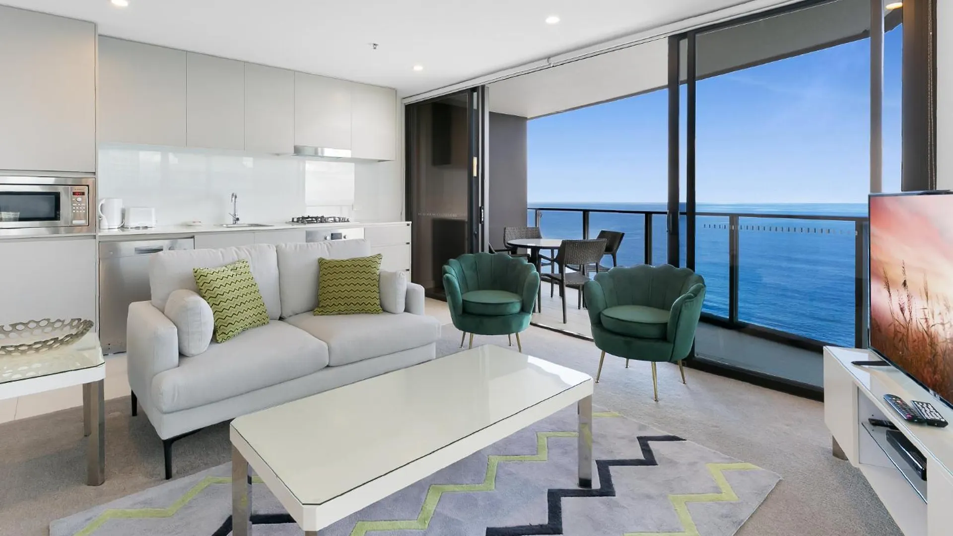 Wonderful 2-Bed With Pool, Gym & Scenic Views Apartment Gold Coast