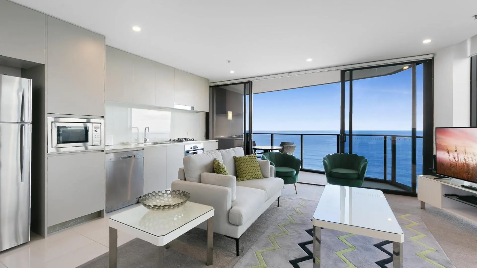 Wonderful 2-Bed With Pool, Gym & Scenic Views Apartment Gold Coast Australia